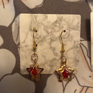 It’s a 4 piece set of butterfly  earrings